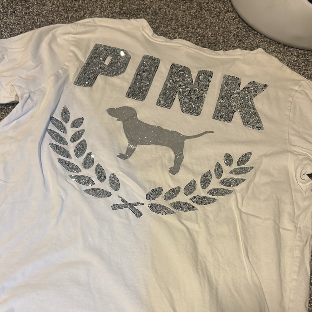 White with Glitter Logo VS PINK